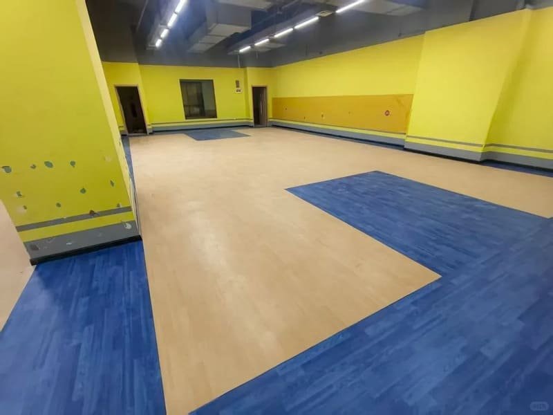Measuring shock absorption and coefficient of friction on a sports floor